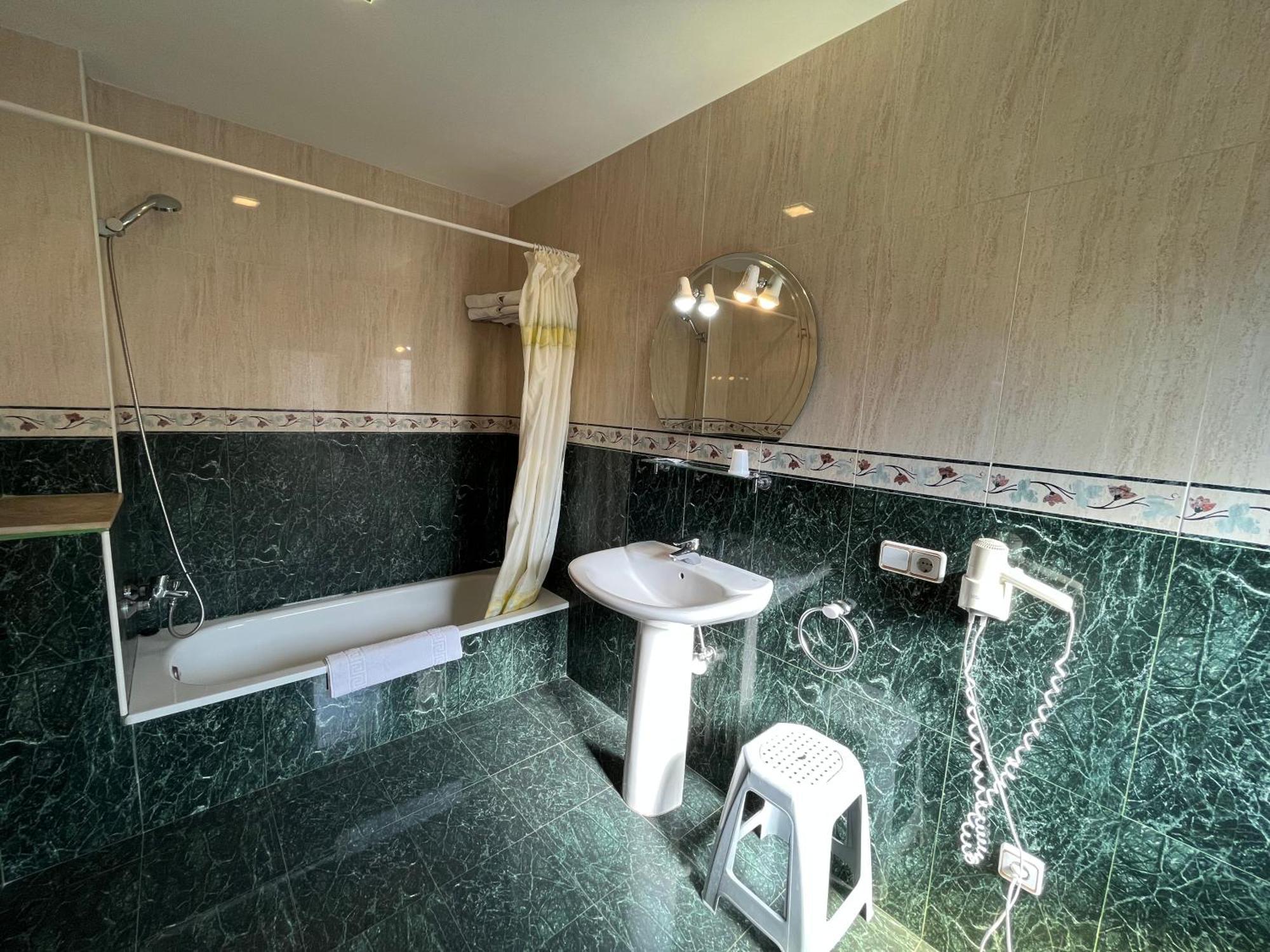 Hostal Tarres Anglés Quarto foto