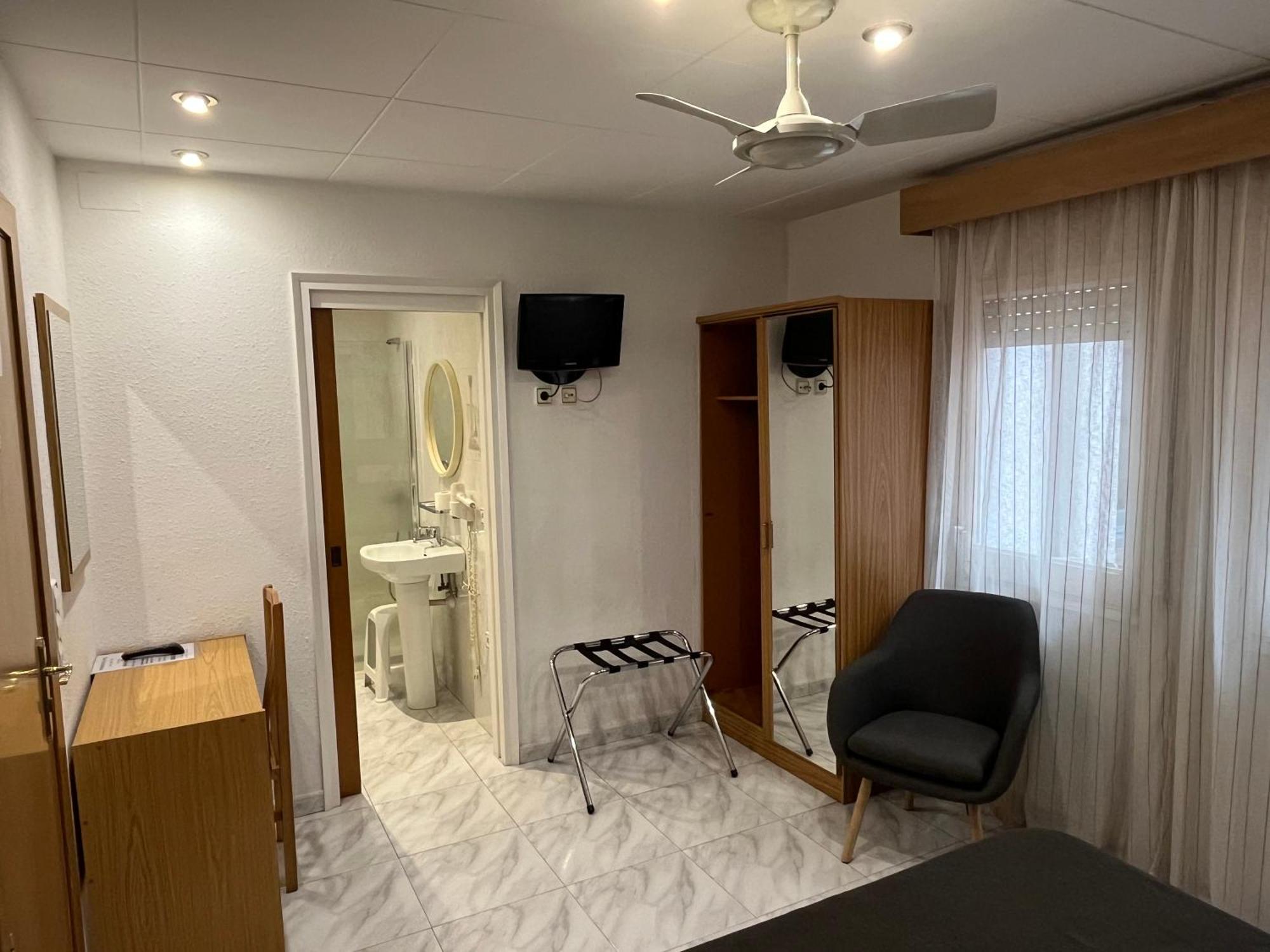Hostal Tarres Anglés Quarto foto